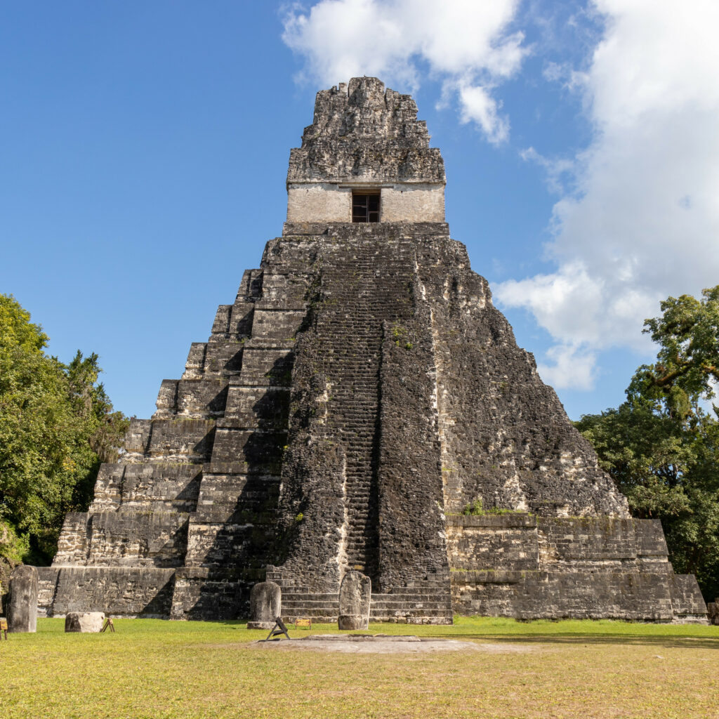 circuit-guatemala-tikal-2-adrian-grimm-unsplash