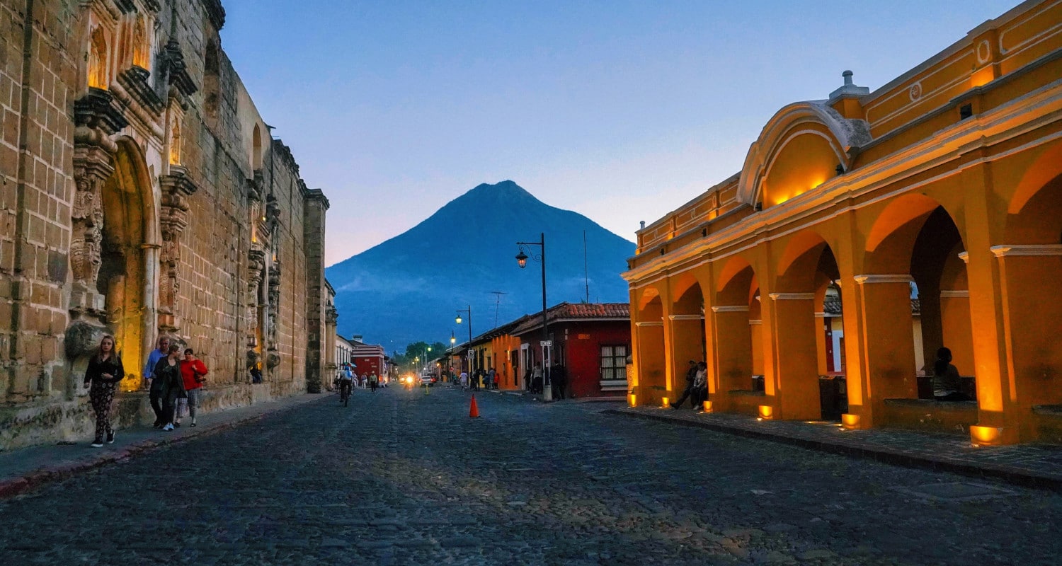 circuit-guatemala-antigua-clovis-castaneda-unsplash