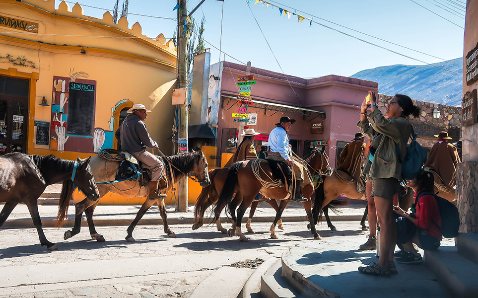 tilcara-jujuy-quebrada-humahuaca-argentine-hector-ramon-perez-unsplash