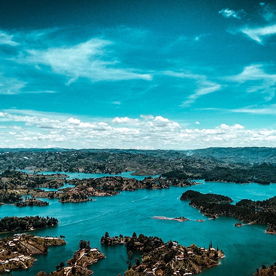voyage-colombie-groupe-guatape-carlos-andres-gomez-unsplash