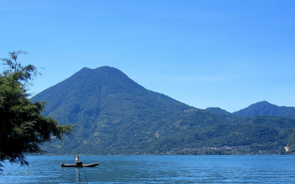 voyage-guatemala-lac-atitlan-pecheur-joseph-hill-pixabay-963