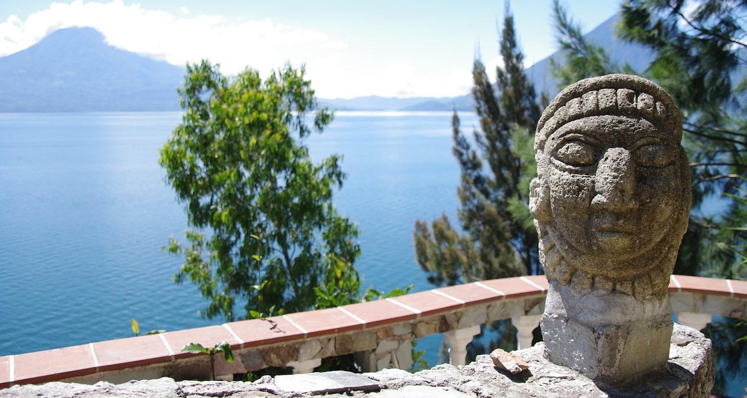 voyage-guatemala-lac-atitlan-statue-maik-pixabay-1500