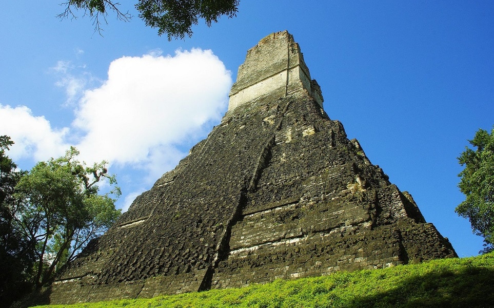 voyage-guatemala-tikal-pyramide-dezalb-pixabay-963