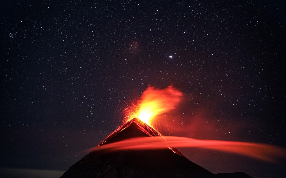 voyage-guatemala-volcan-fuego-lave-clive-kim-pexels-963