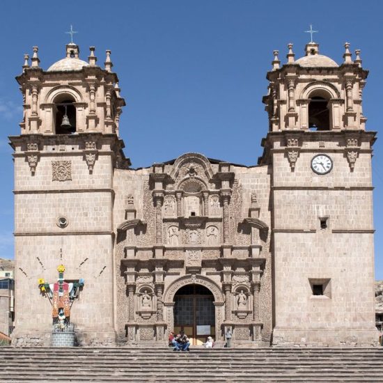 puno pérou lac titicaca cathédrale