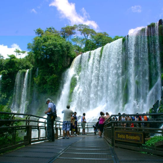 argentine parc national chute iguazu nature luxuriante verdoyant merveille proximité curiosité salto bossetti flore unesco patrimoine