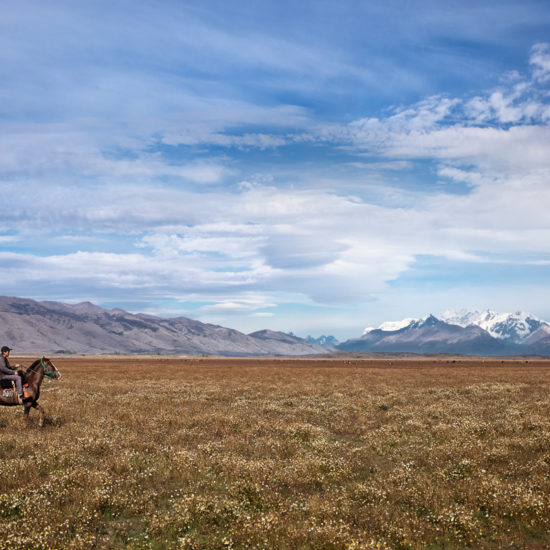 argentine patagonie estancia champs cheval gauchos paysage nature immersion cavalier excursion balade à perte de vue montagne el calafate