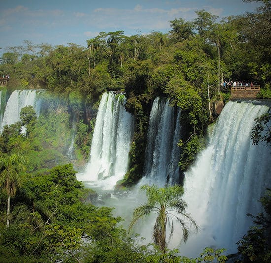 Chutes Iguazu jungle immersion nature parc national argentine panorama merveille unesco arc en ciel