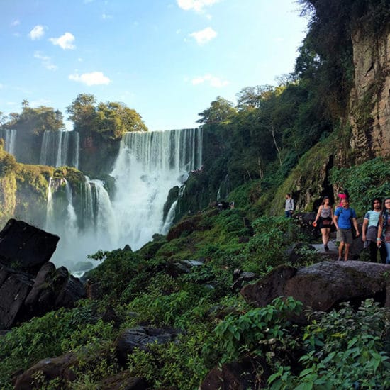 Chutes d'Iguazu jungle immersion nature parc national argentine panorama merveille unesco visite cascade proximité