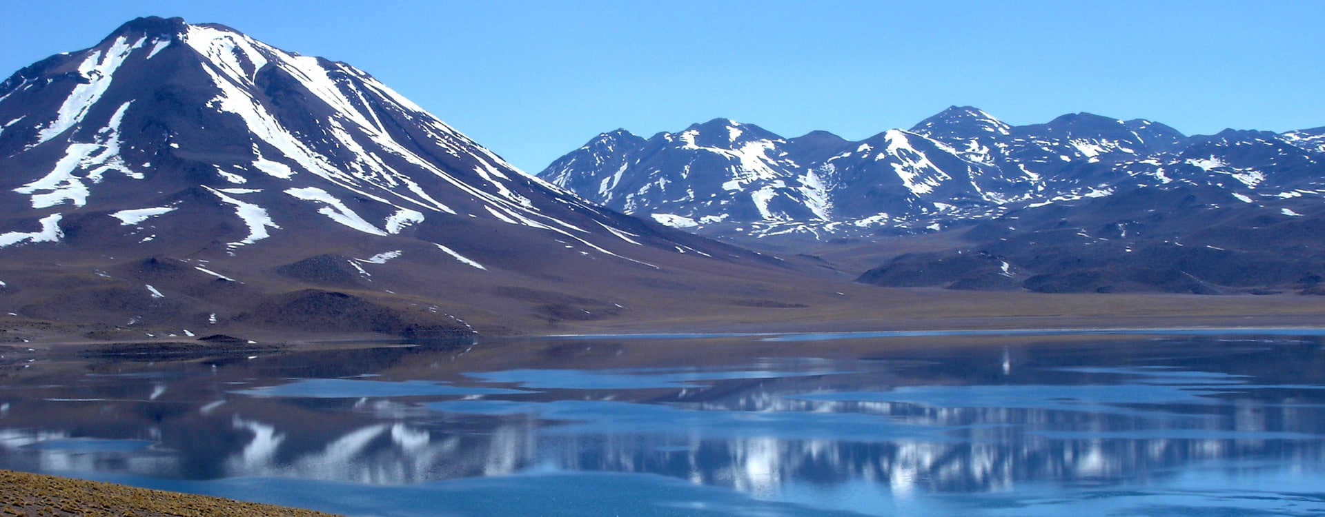 Chili altiplano laguna lac miscanti Miñiques cerro montagne atacama
