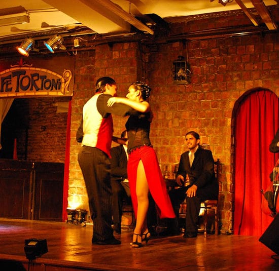 argentine buenos aires capitale stage show tango argentin cours particuliers danse culture locale patrimoine orchestre milongas spectacle cafe tortoni