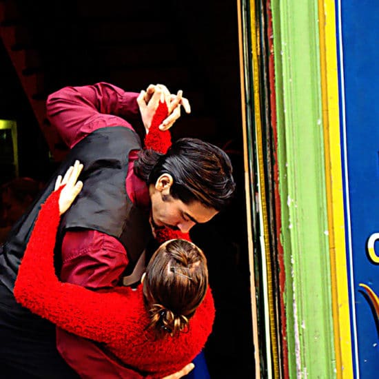 argentine buenos aires capitale stage show tango argentin cours particuliers danse culture locale patrimoine spectacle rouge