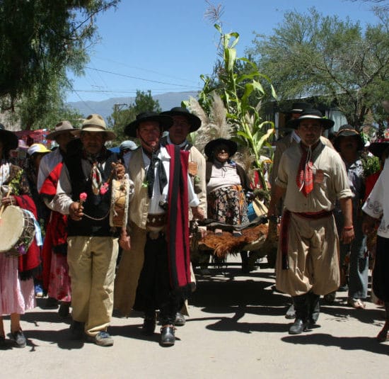 argentine tucuman fête tradition folklore communauté andine habitant découverte nord ouest argentin procession