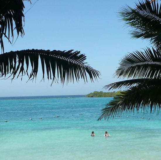 colombie iles baru plage mer turquoise palmiers