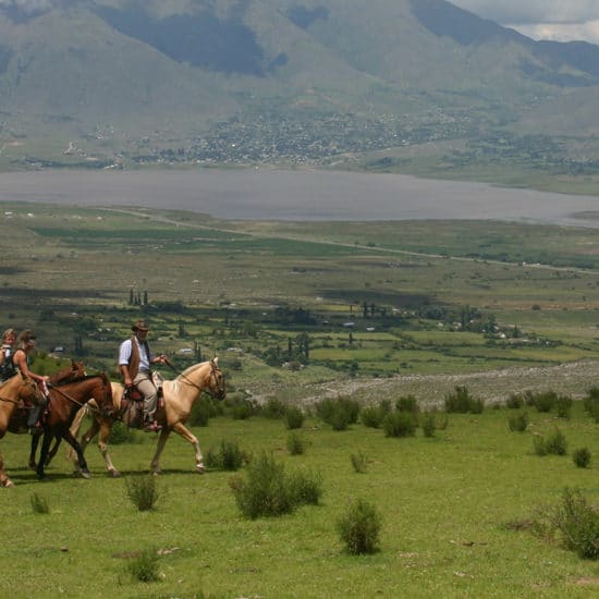 Argentine tucuman balade randonnée cheval montagne verdoyant nature immersion