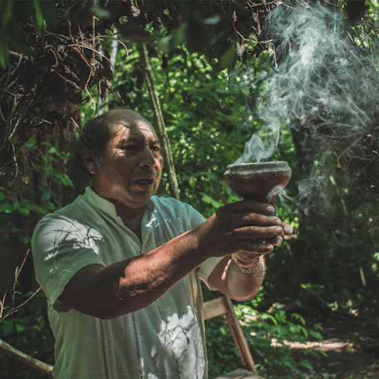 mexique maya chaman spirituel tradition culture ancestrale forêt jungle