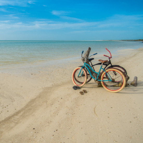 Tierra-Latina-Mexique-Holbox-île-ponton-eaux-turquoises-vélos-balade