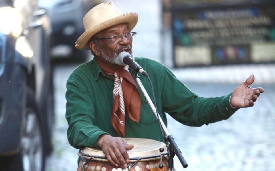 tierra-latina-pierre-etienne-vincent-le-temps-d-un-voyage-buenos-aires-chanteur