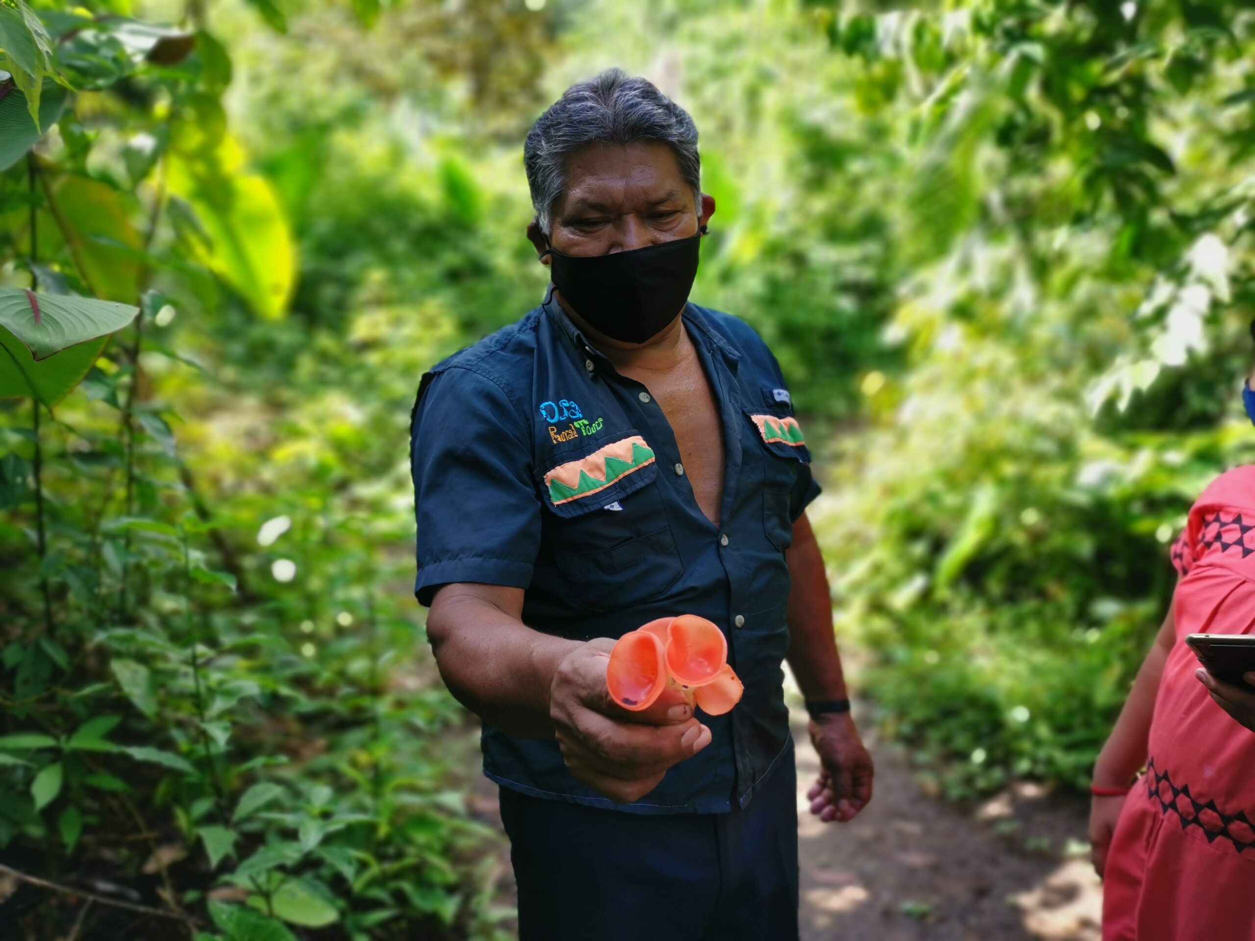 visite-famille-ngobe-voyage-costa-rica-champignons