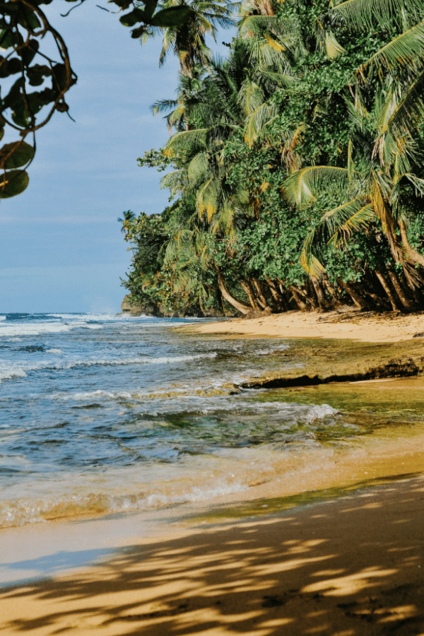 plage-costa-rica-juliana-barquero-PkpW57QZZus-unsplash