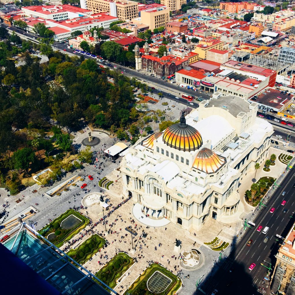 Palais des Beaux Arts de Mexico DF photographié en pleine journée par Manuel Arroyo