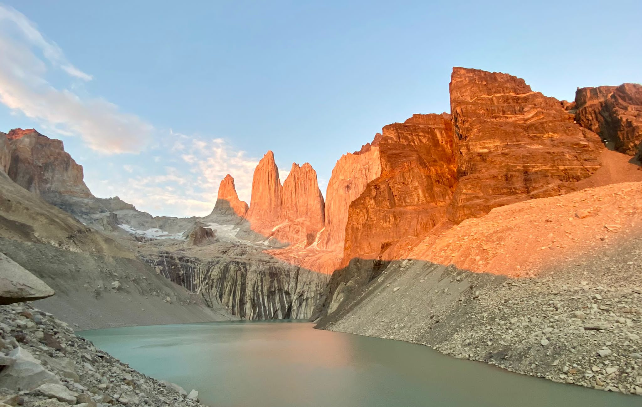 Lever de soleil sur le Base Torres, Torres del Paine National Park