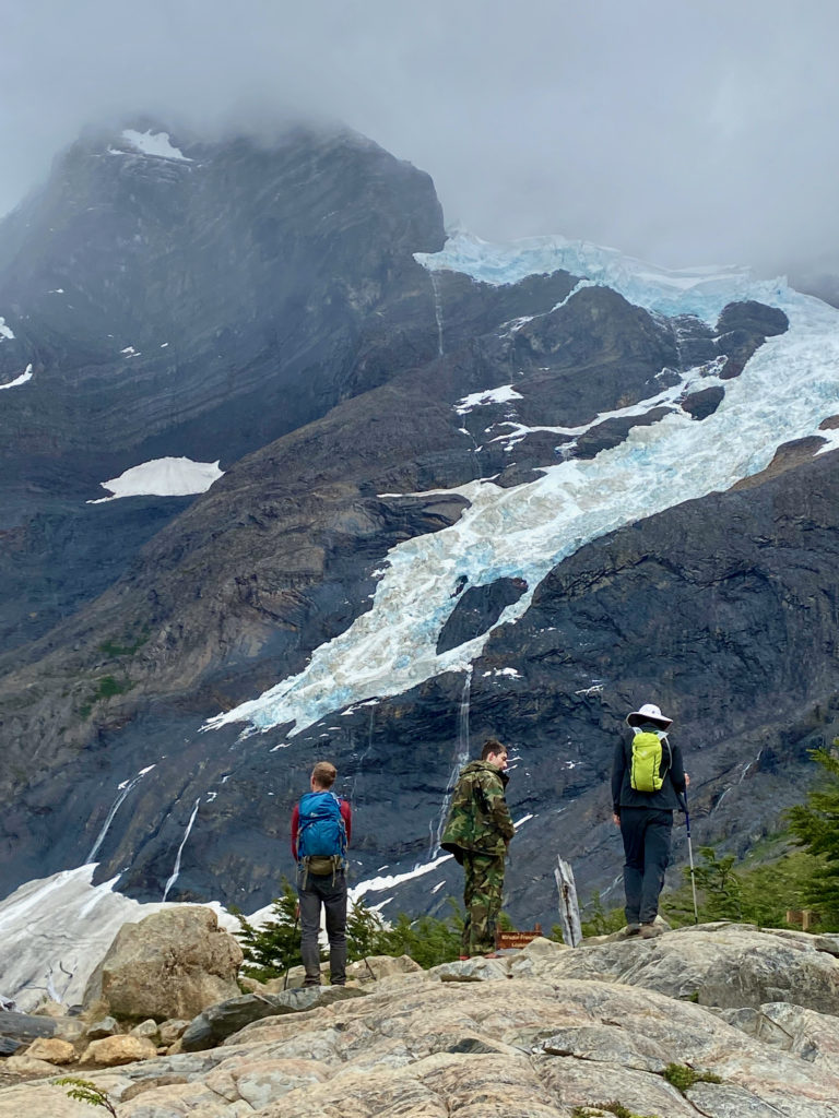 Trek-w-torres-del-paine-chili-sentier-lever-de-soleil-glacier-frances