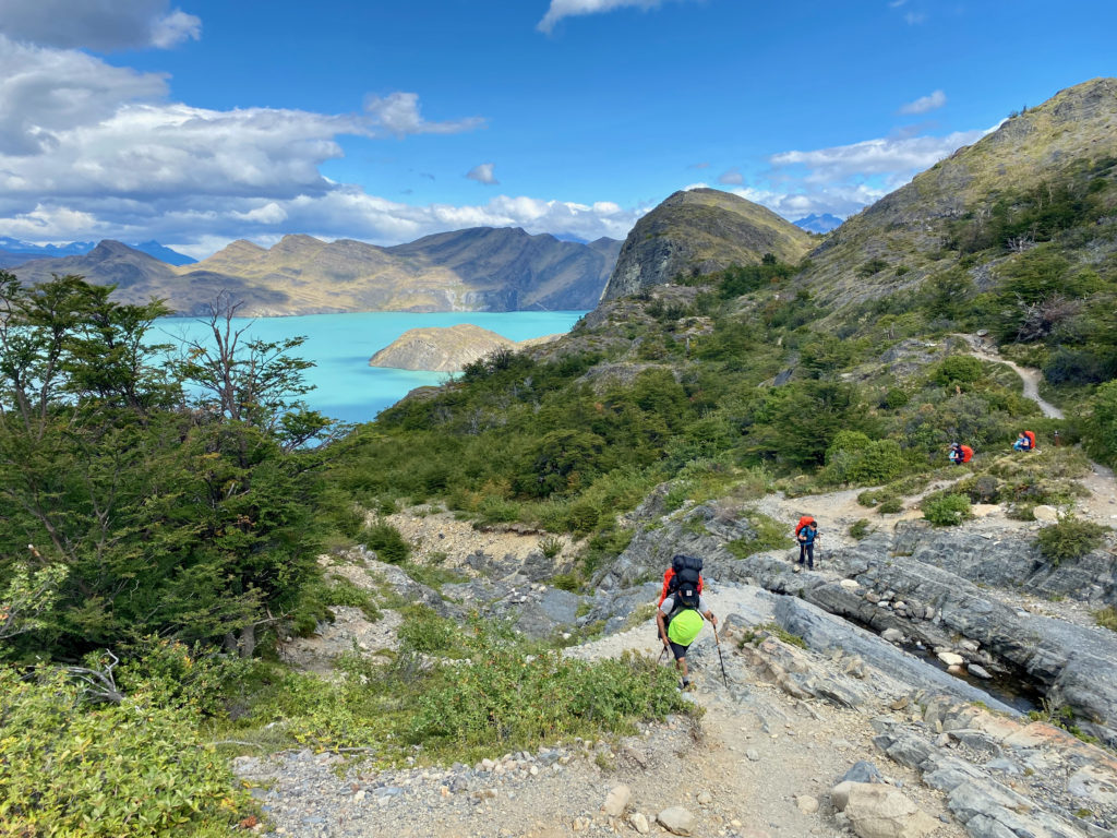 Trek-w-torres-del-paine-tierra-latina-randonneurs