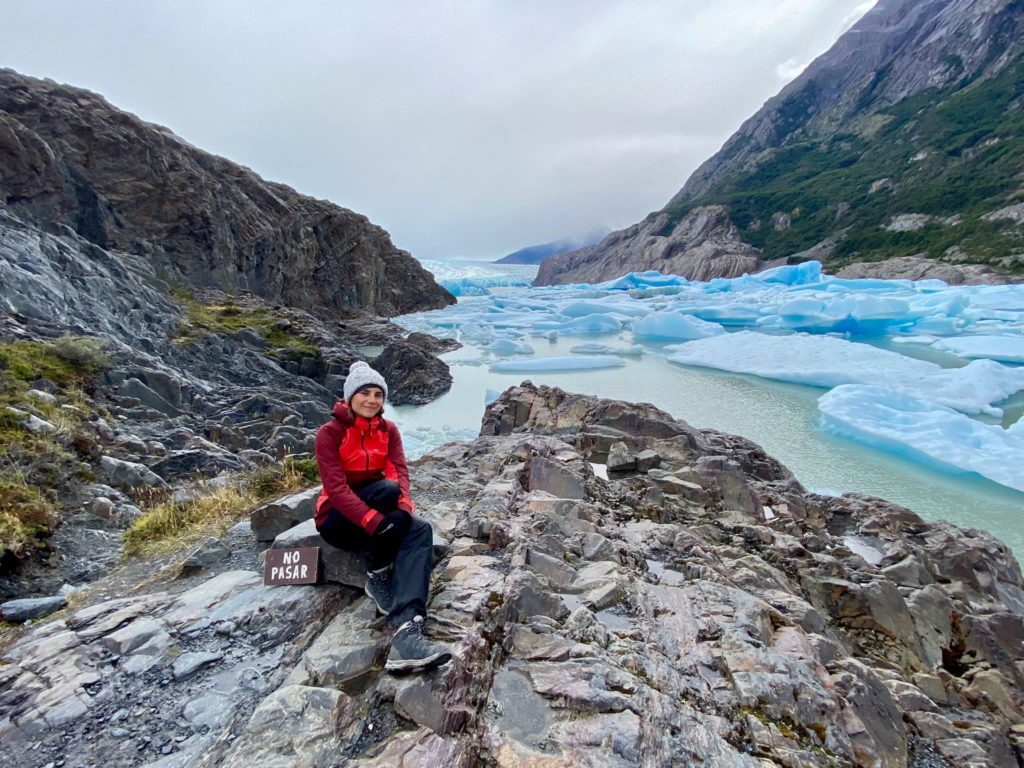 Chloe-Proust-Fondatrice-Tierra-Latina-Torres-del-paine-glaciar-grey-w-trek