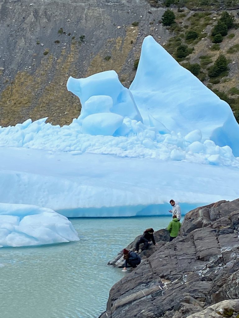 trek-w-chili-torres-del-paine-glaciar-tempanos