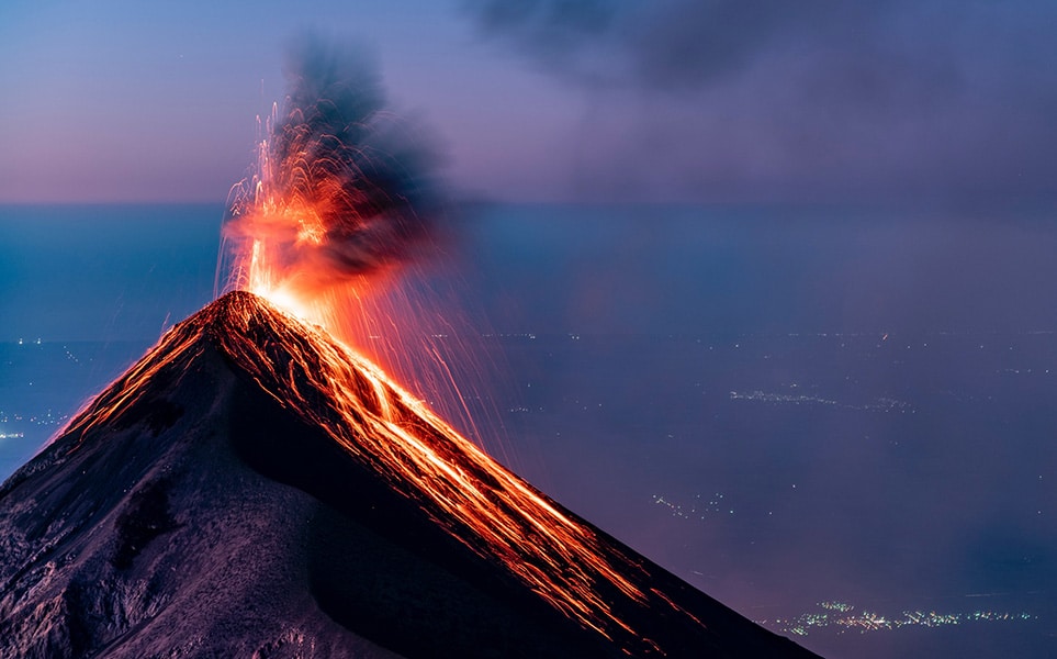 voyage-au-guatemala-volcan-fuego-alain-bonnardeaux-unsplash