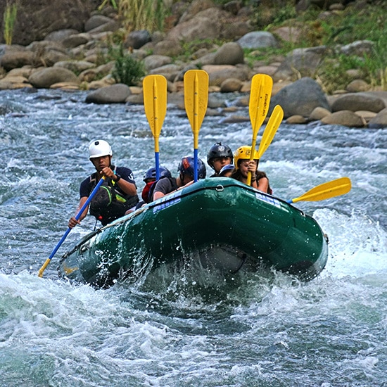 voyage-costa-rica-rafting-outward-bound-costa-rica-unsplash