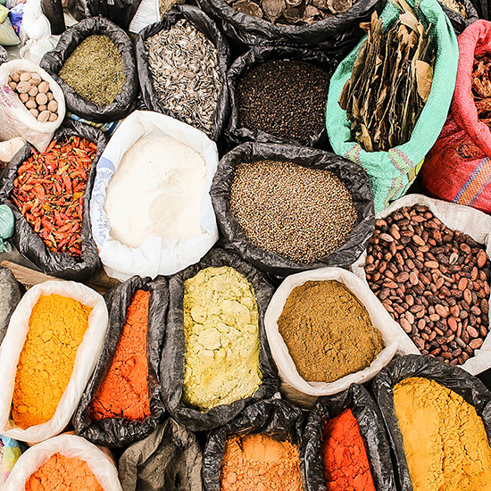 voyage-equateur-otavalo-marche-andrea-leon-unsplash