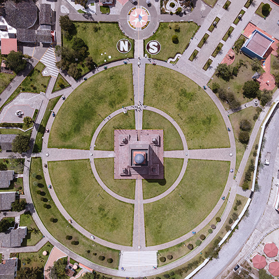 voyage-equateur-quito-mitad-mundo-kiyoshi-unsplash