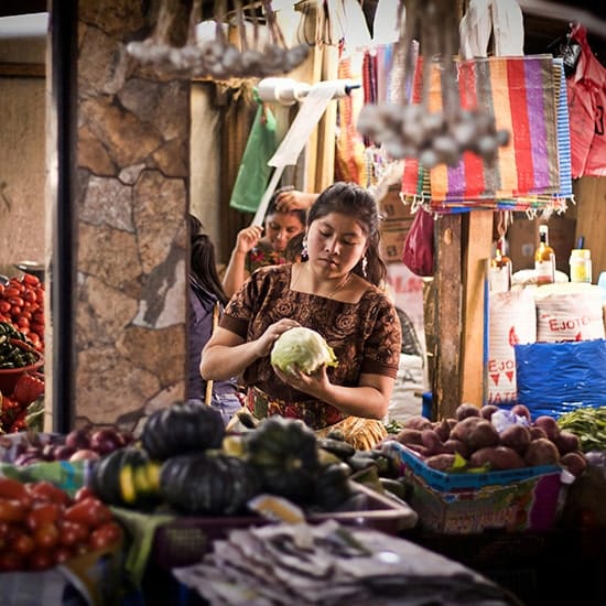 voyage-guatemala-marche-chichicastenango-jeison-higuita-unsplash-550