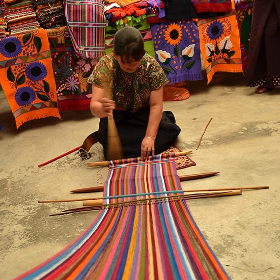 voyage-mexique-chiapas-femme-tissu-monibedollis-pixabay