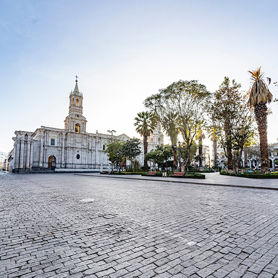 voyage-perou-arequipa-pexels-sergio-benavides