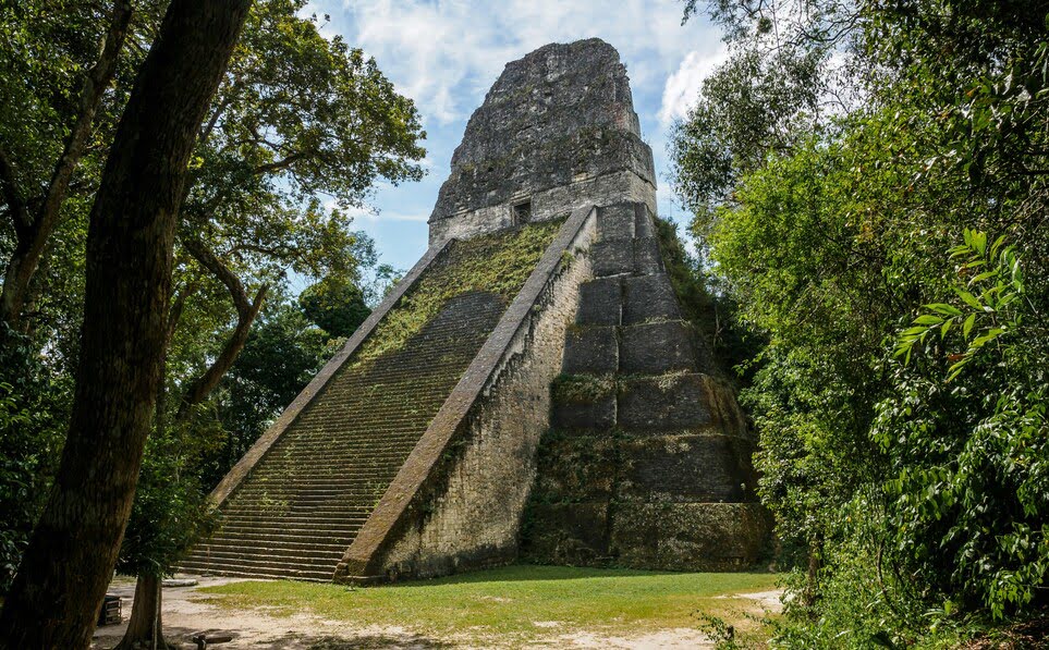 voyage-guatemala-tikal-alexander-schimmeck-unsplash