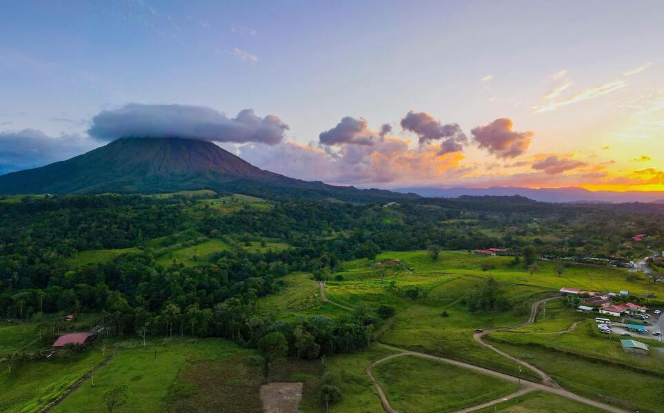 volcan-arenal-costa-rica-jean-paul-montanaro-pexels
