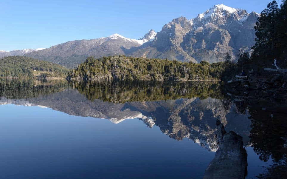 voyage-argentine-lago-espejo-toastedpictures-envato