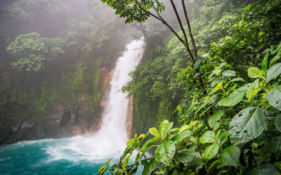 voyage-costa-rica-saison-des-pluies-rio-celeste-greensandblues-envato