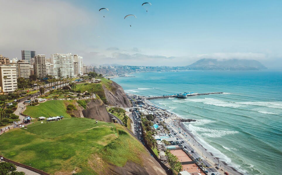 voyage-perou-lima-miraflores-aarom-ore-unsplash